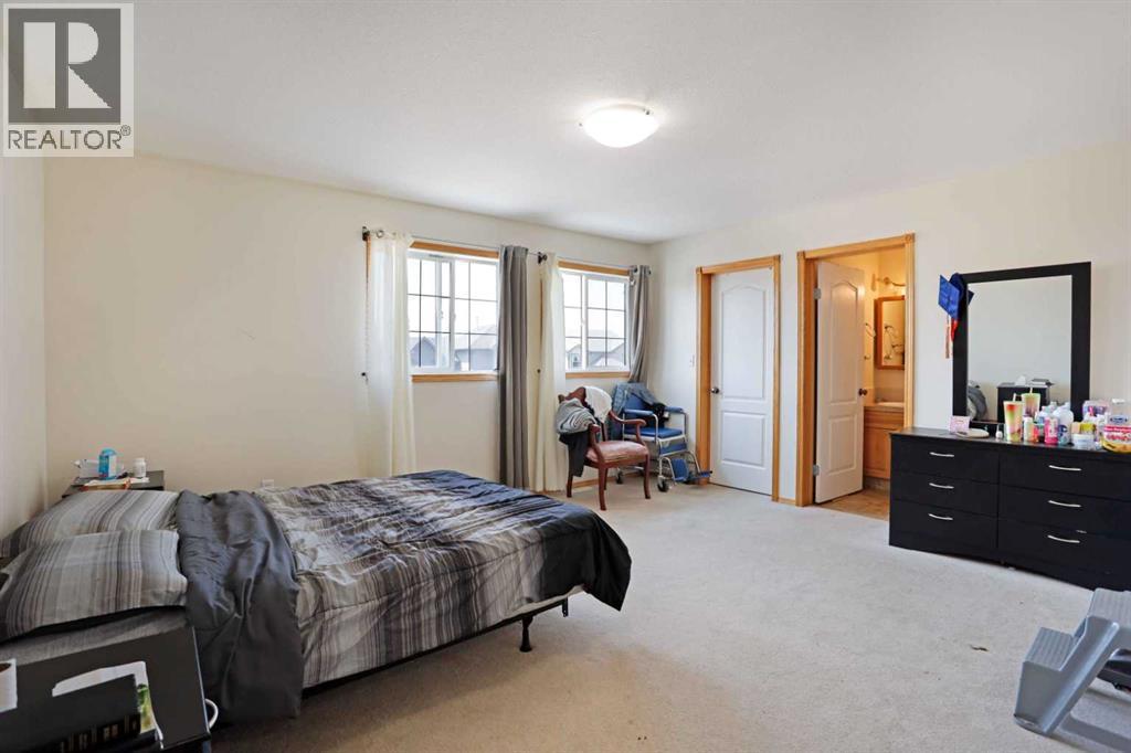 12 Upland Place W - 19