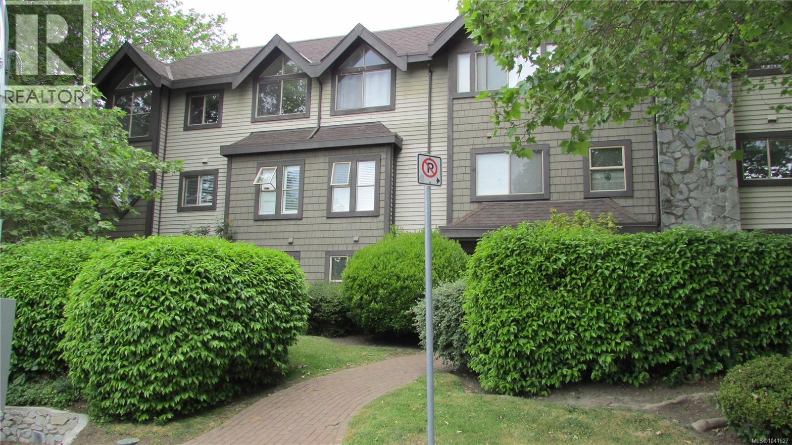 #302 108 Gorge Rd W - 1