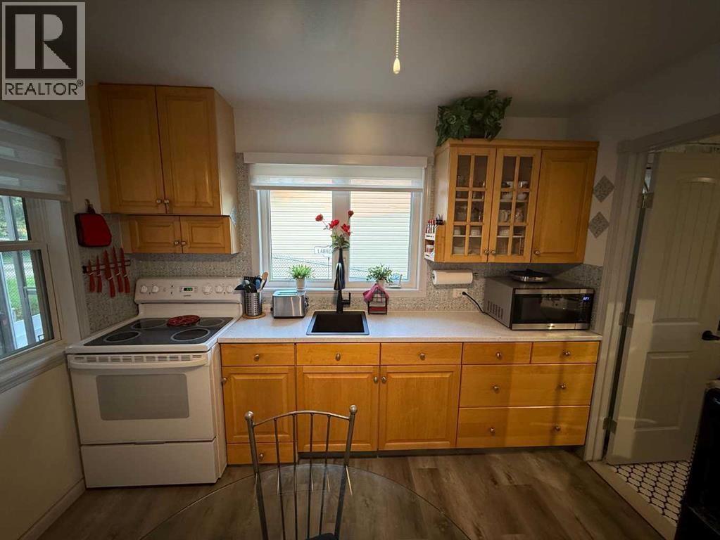 4703 47 Avenue - 8