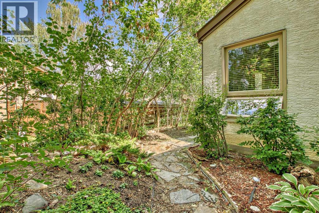 2518 21 Street SW - 42
