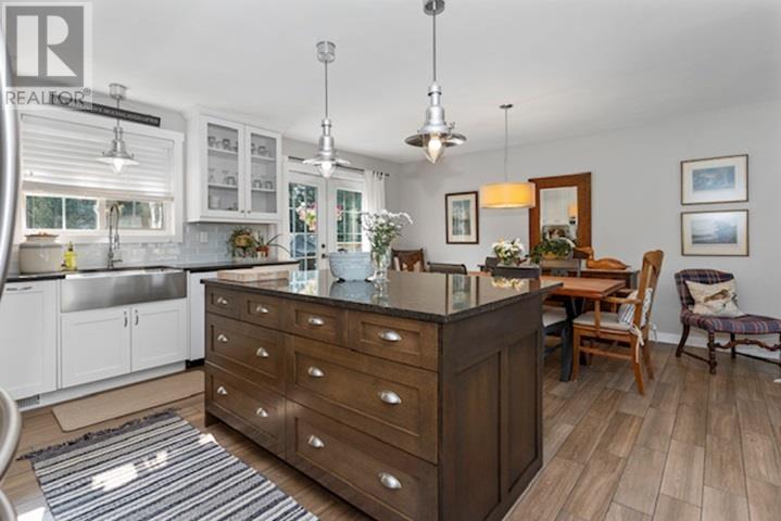 2060 Glenoah AVE - 11