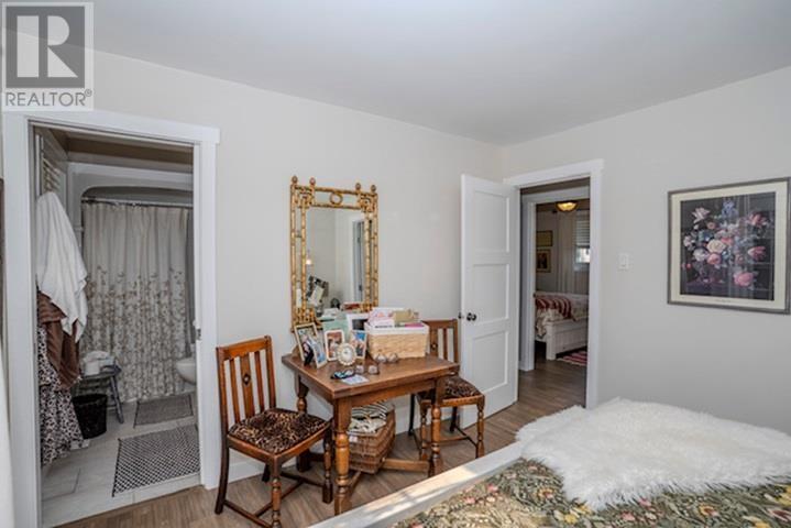 2060 Glenoah AVE - 16