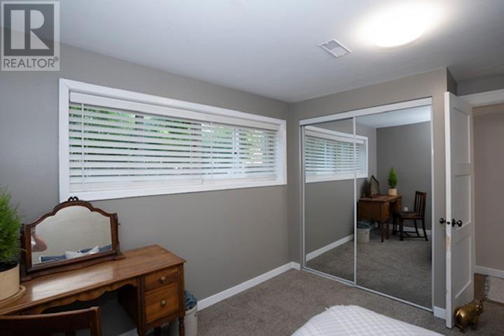 2060 Glenoah AVE - 26