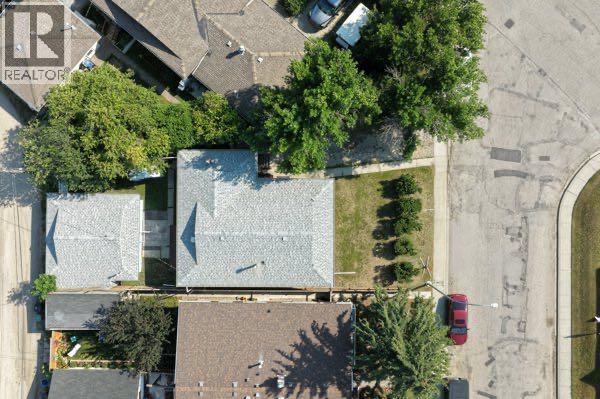 4004 79 Street NW - 44
