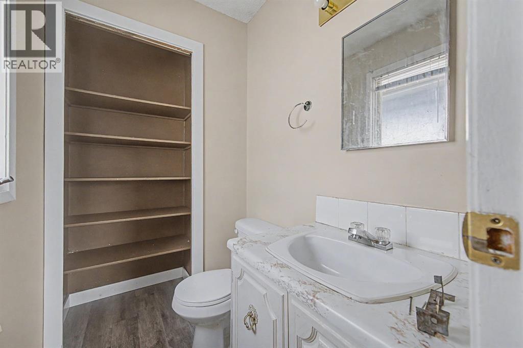 4004 79 Street NW - 18