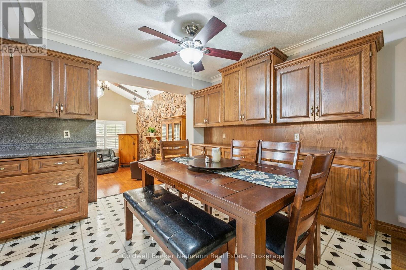 195 VICTORIA ROAD N - 14