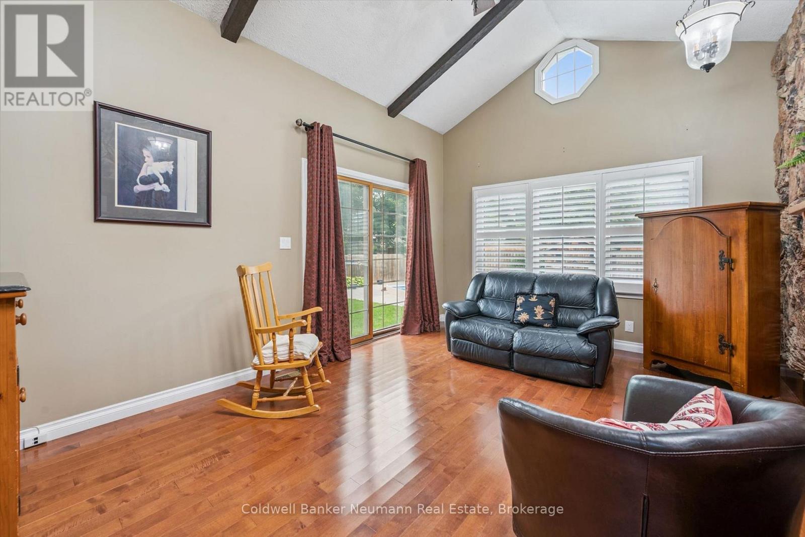 195 VICTORIA ROAD N - 16