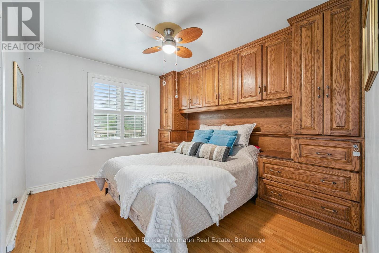 195 VICTORIA ROAD N - 18
