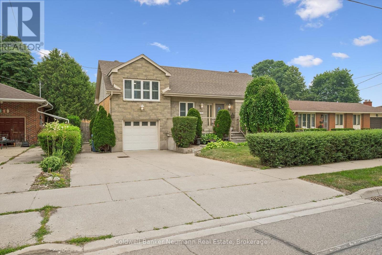 195 VICTORIA ROAD N - 2