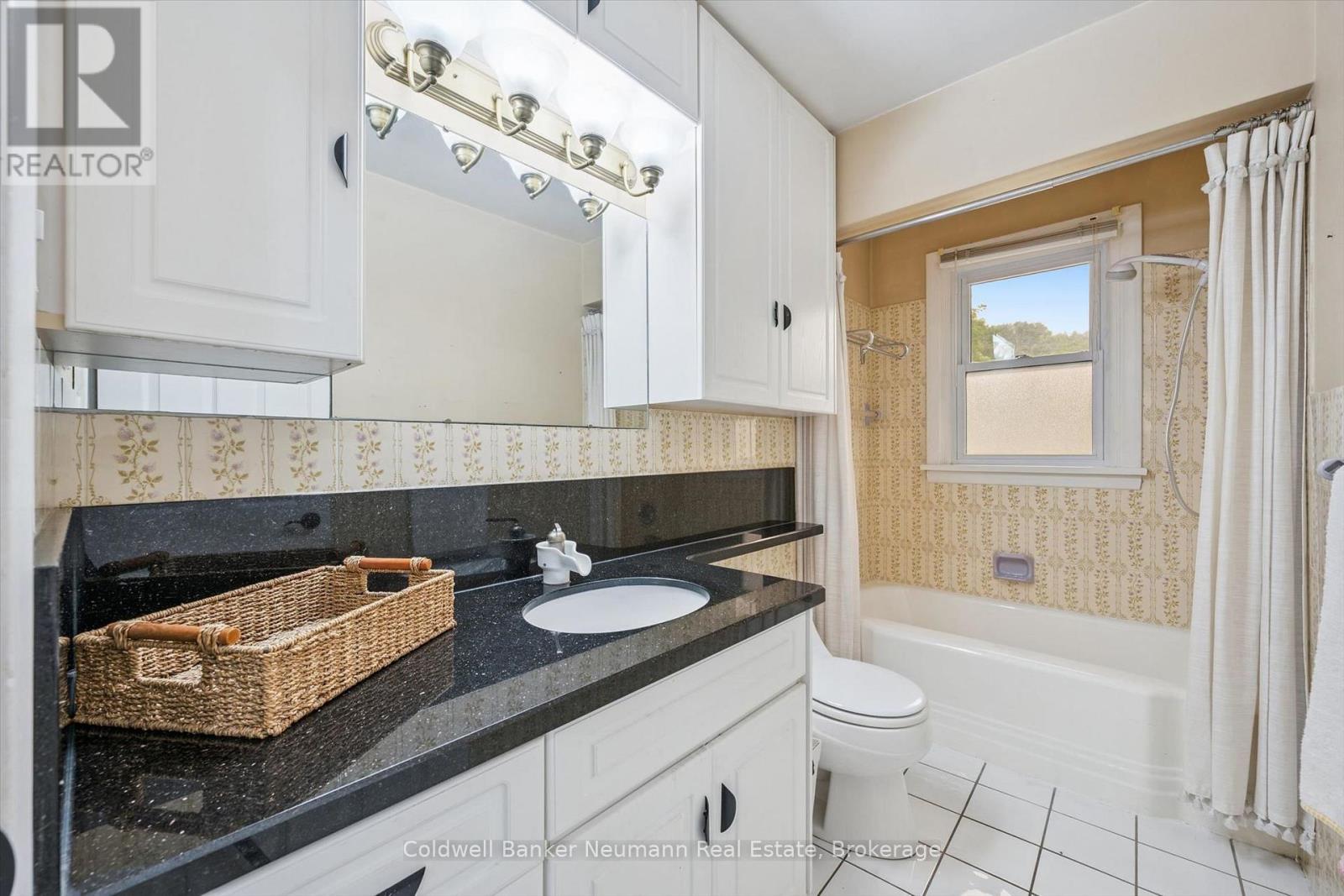 195 VICTORIA ROAD N - 24