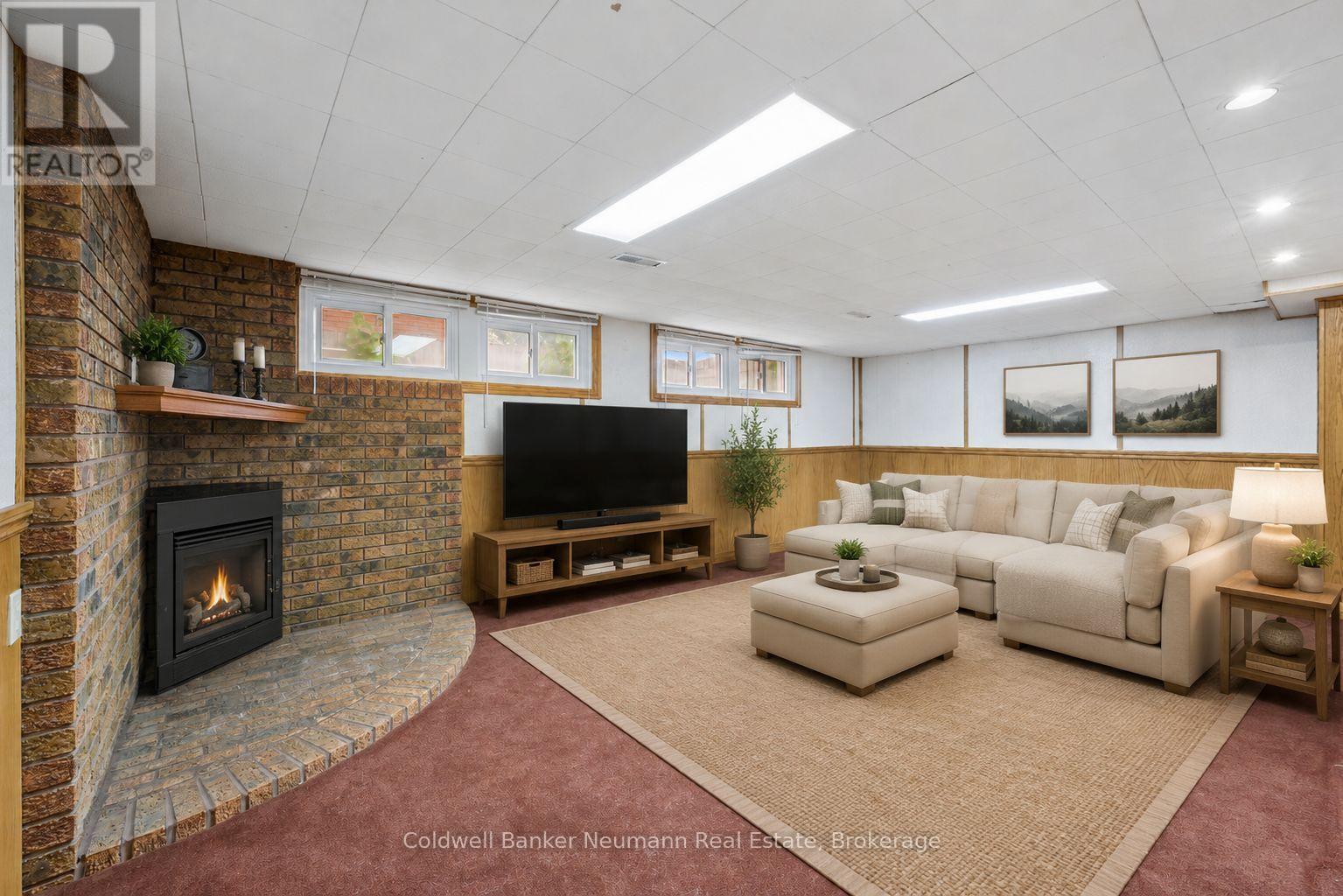 195 VICTORIA ROAD N - 28