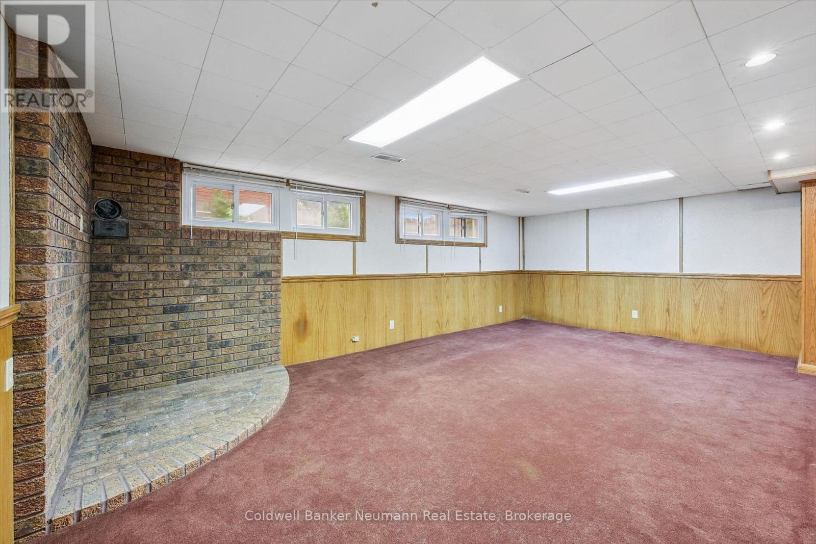 195 VICTORIA ROAD N - 29