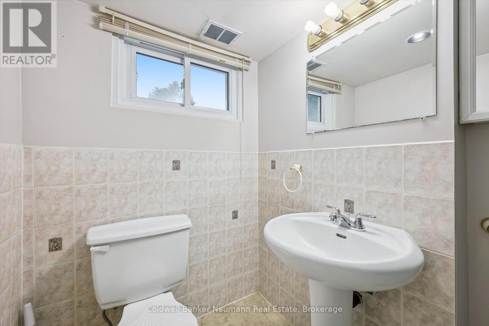 195 VICTORIA ROAD N - 31