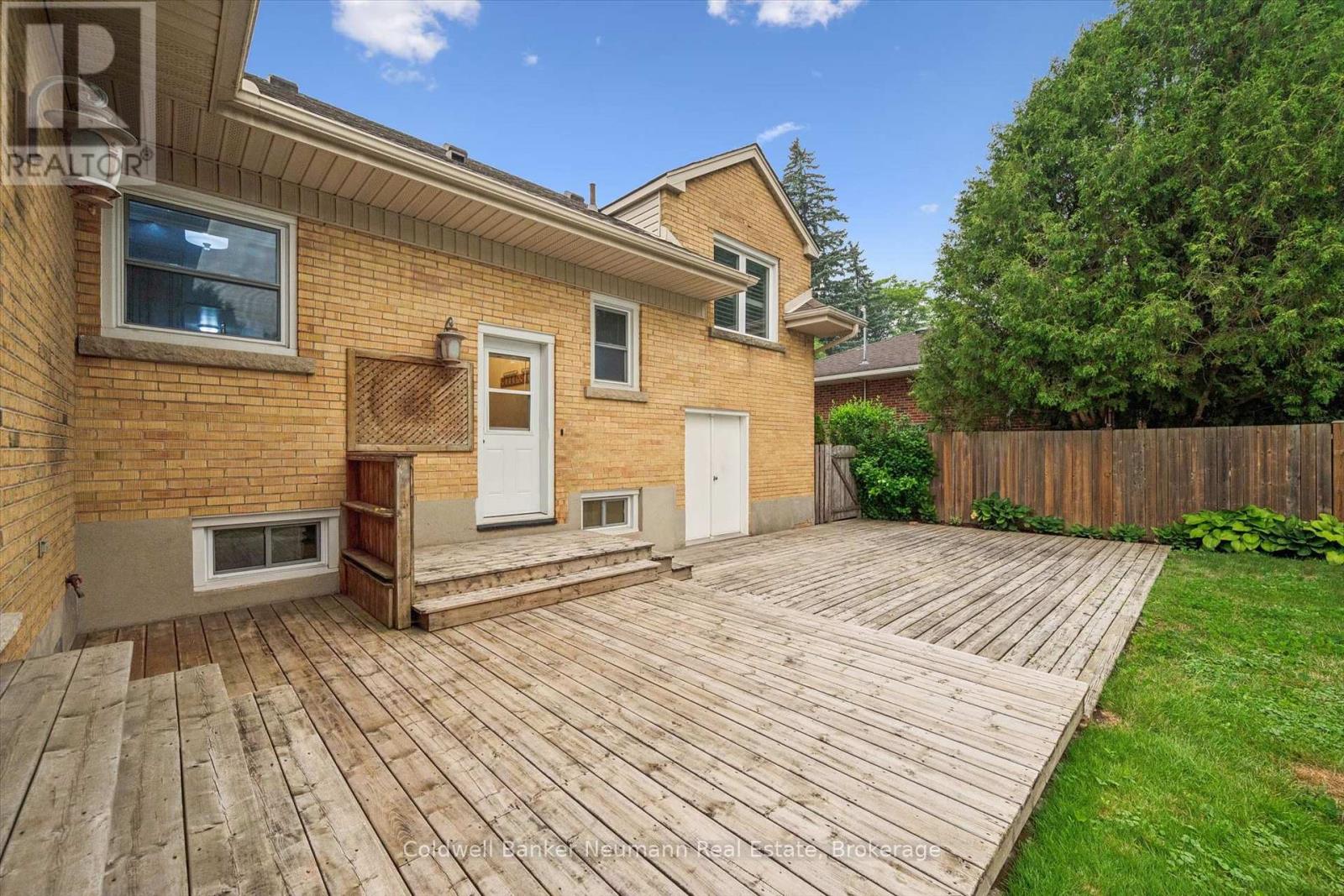 195 VICTORIA ROAD N - 33
