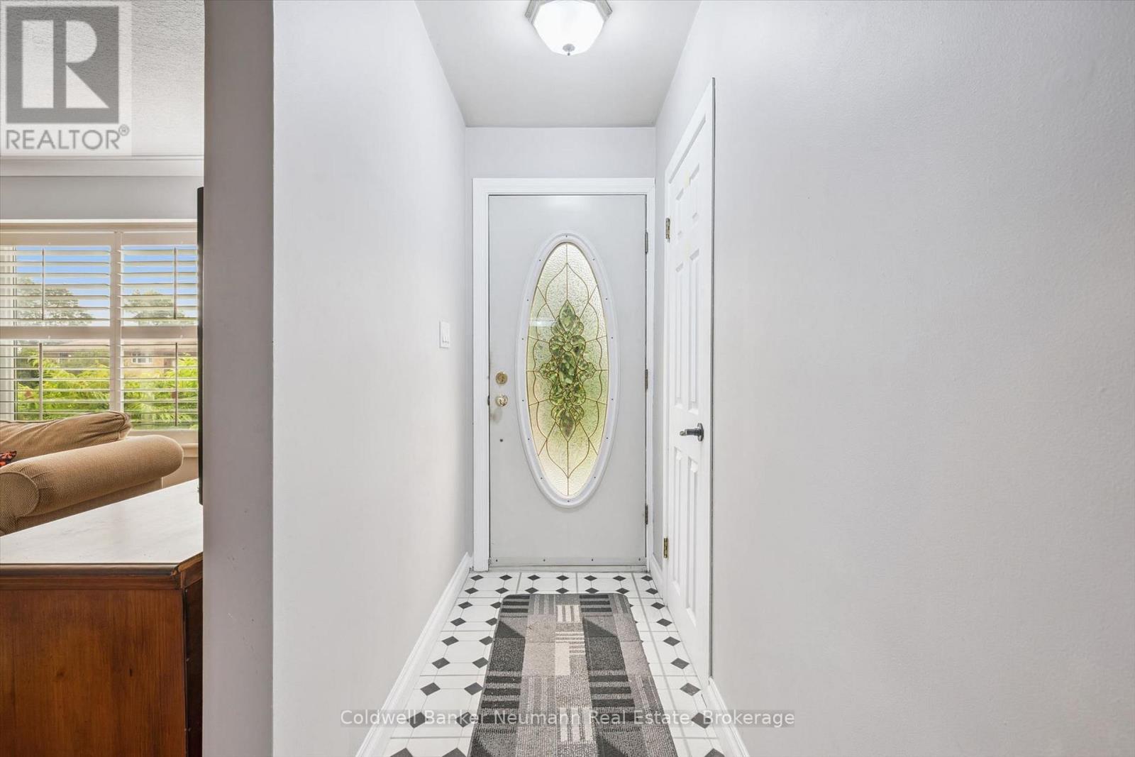 195 VICTORIA ROAD N - 5