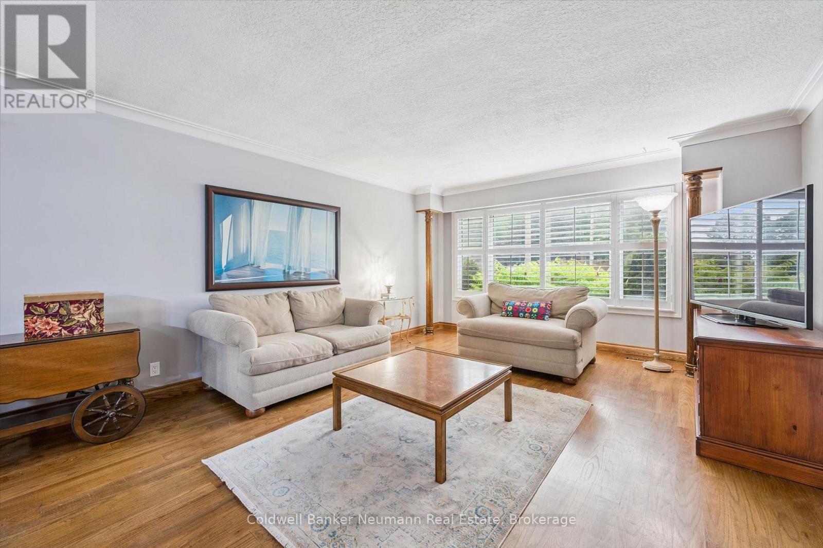 195 VICTORIA ROAD N - 6