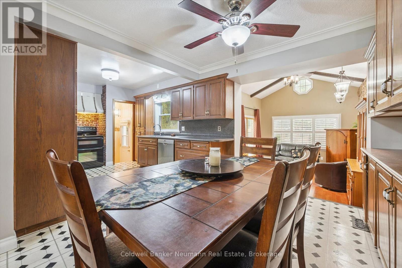 195 VICTORIA ROAD N - 9