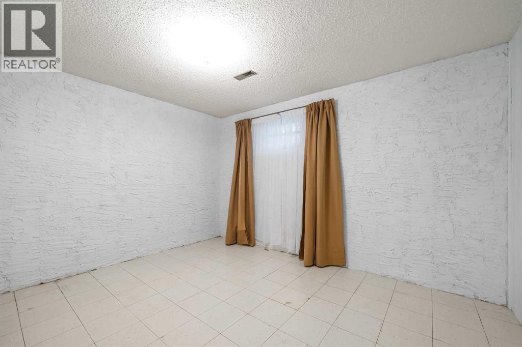 44 Cunliffe Crescent SE - 20