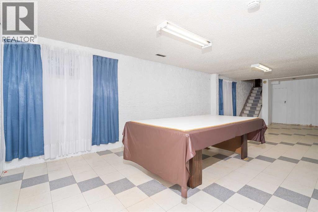 44 Cunliffe Crescent SE - 22