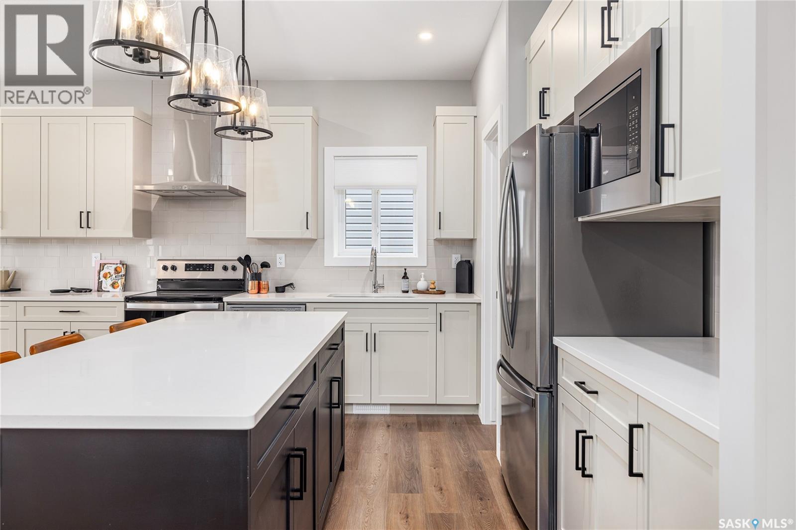 281 Lakeside BOULEVARD - 2
