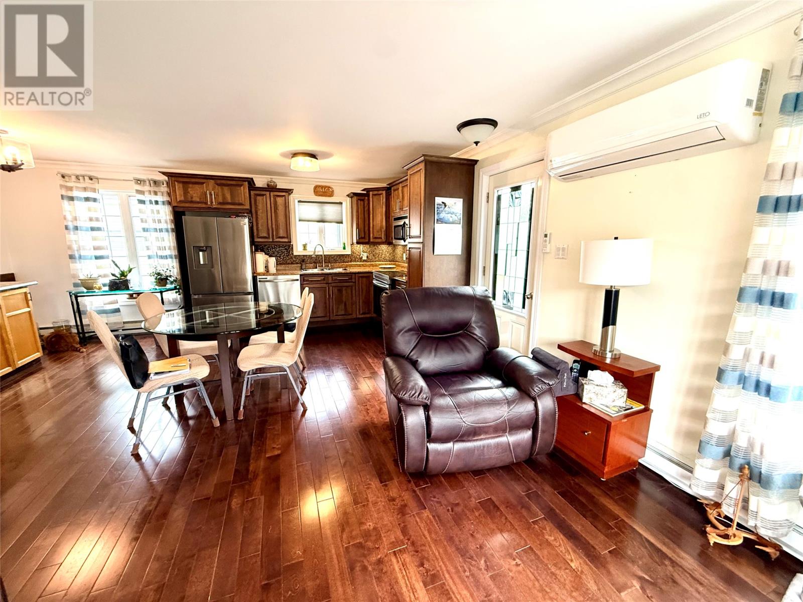 8 Normores Lane - Image 21