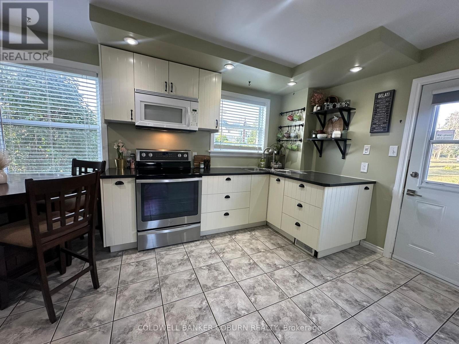 25-27 CASSELMAN ROAD - 4