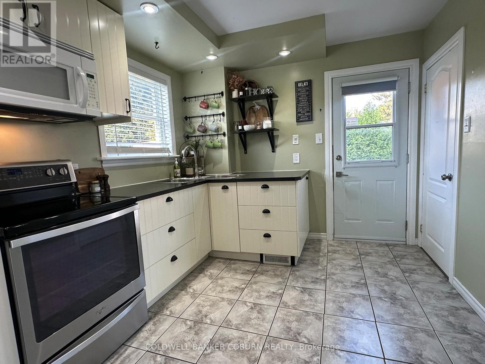 25-27 CASSELMAN ROAD - 6