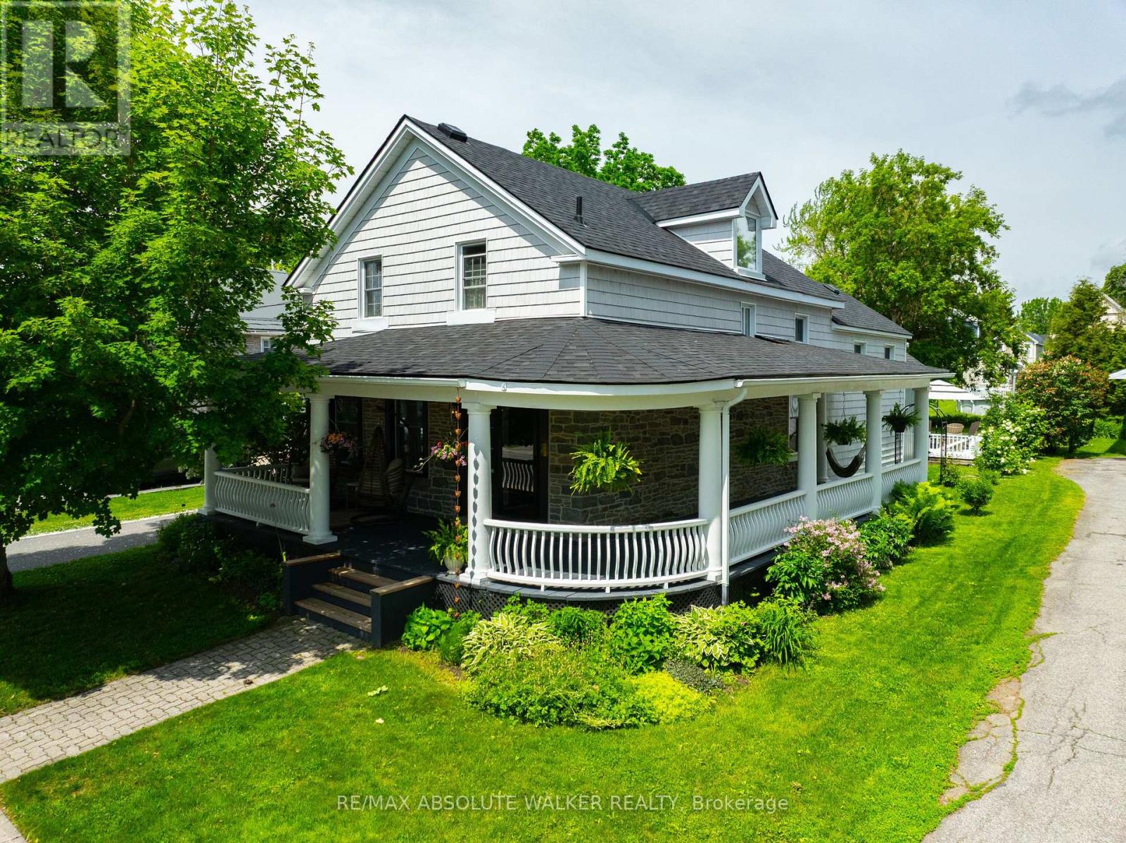652 HENRY STREET W - 1