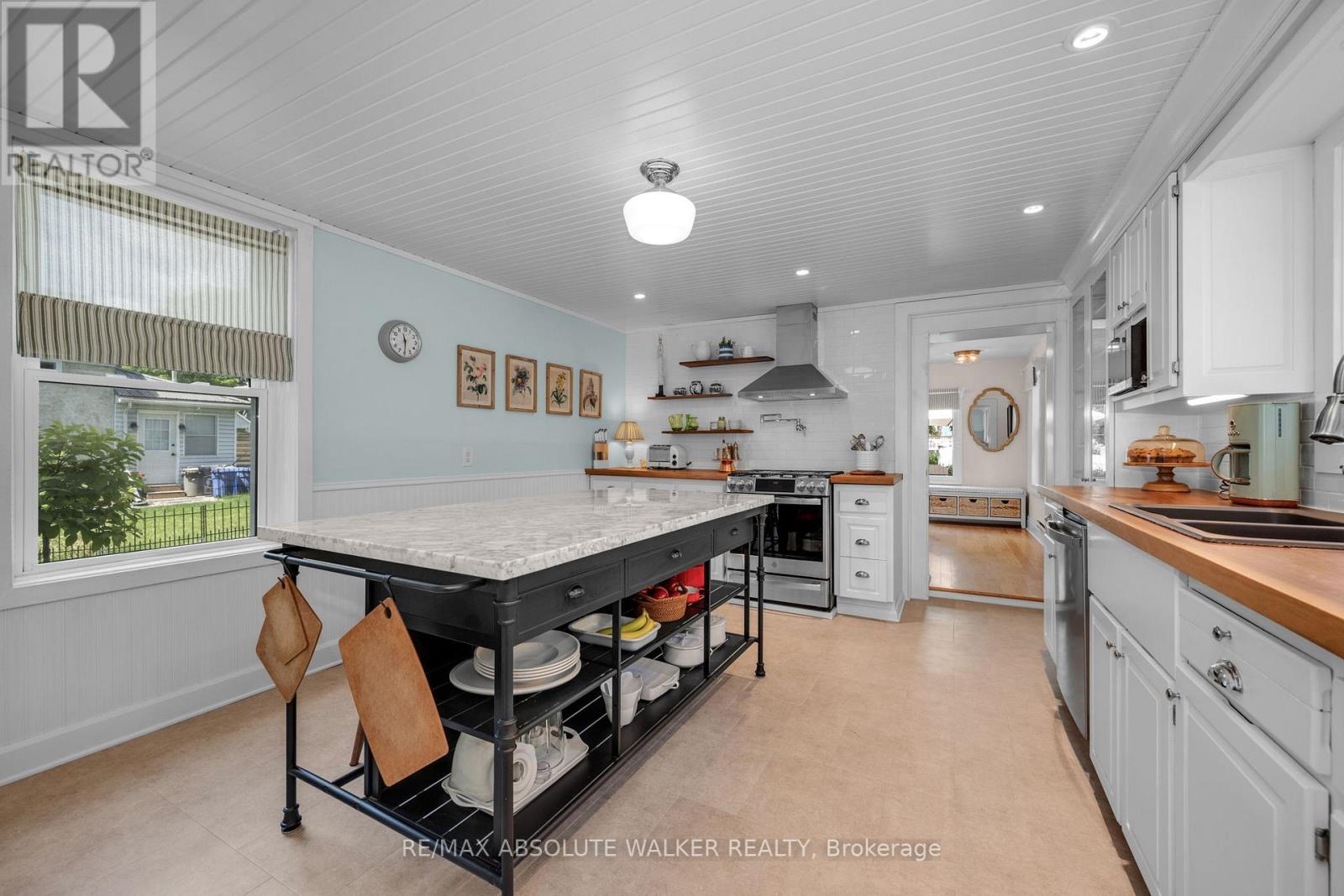 652 HENRY STREET W - 13