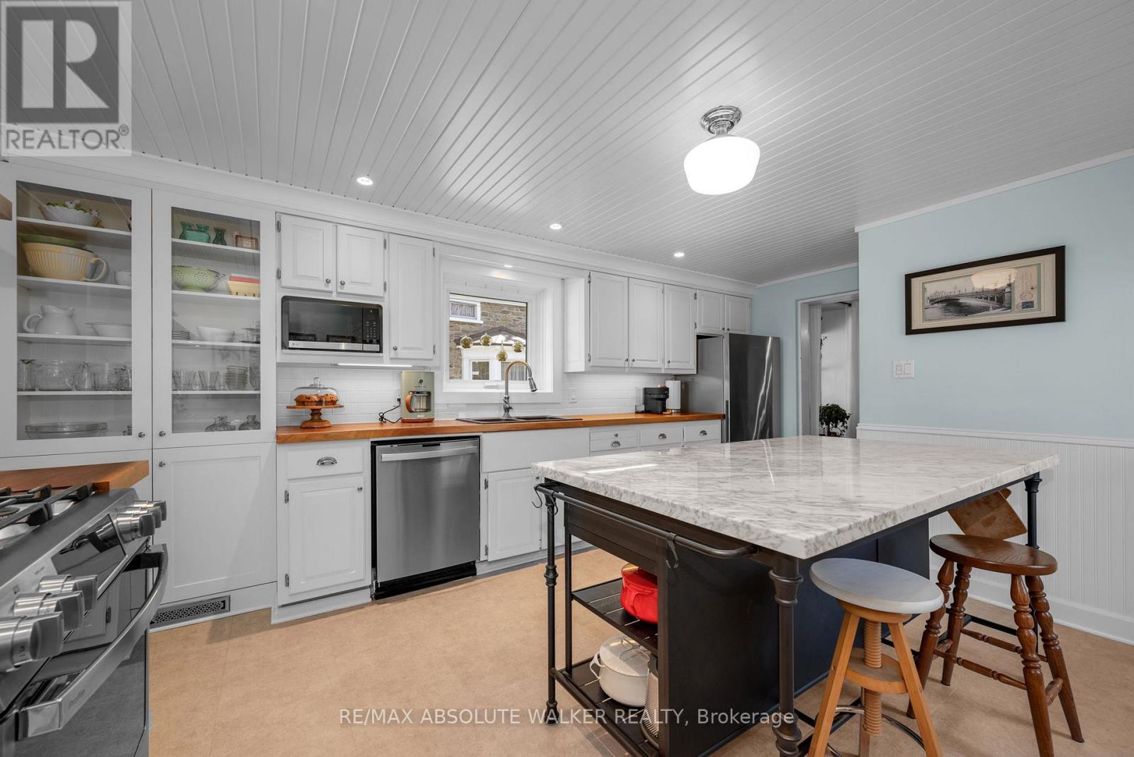 652 HENRY STREET W - 15