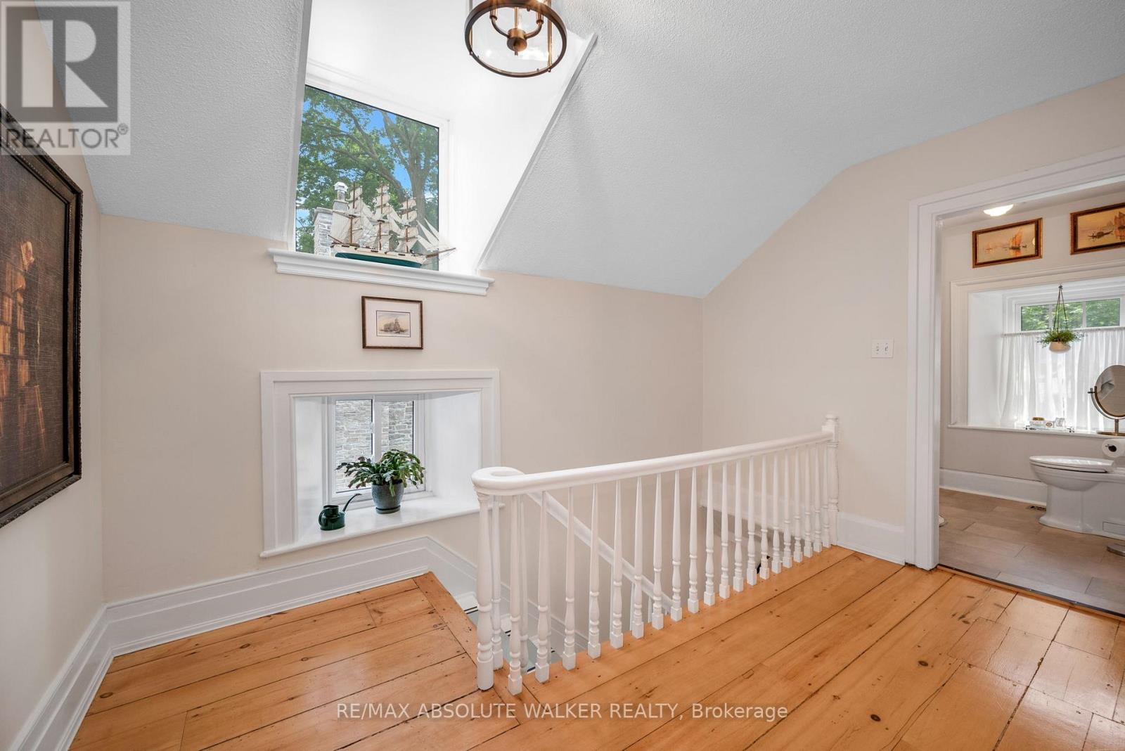 652 HENRY STREET W - 19