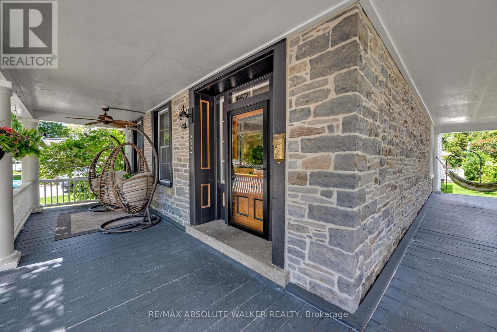 652 HENRY STREET W - 2
