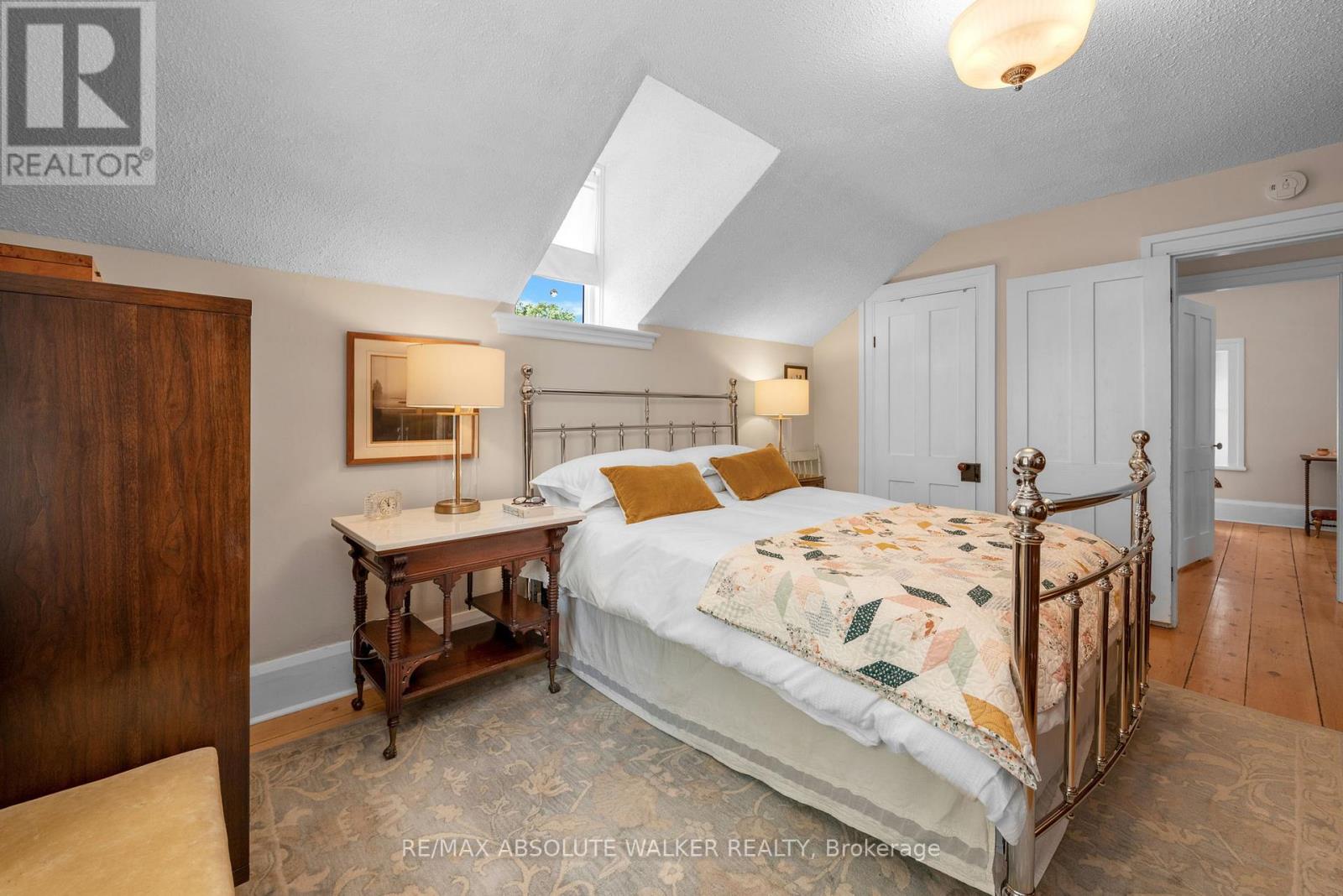 652 HENRY STREET W - 22