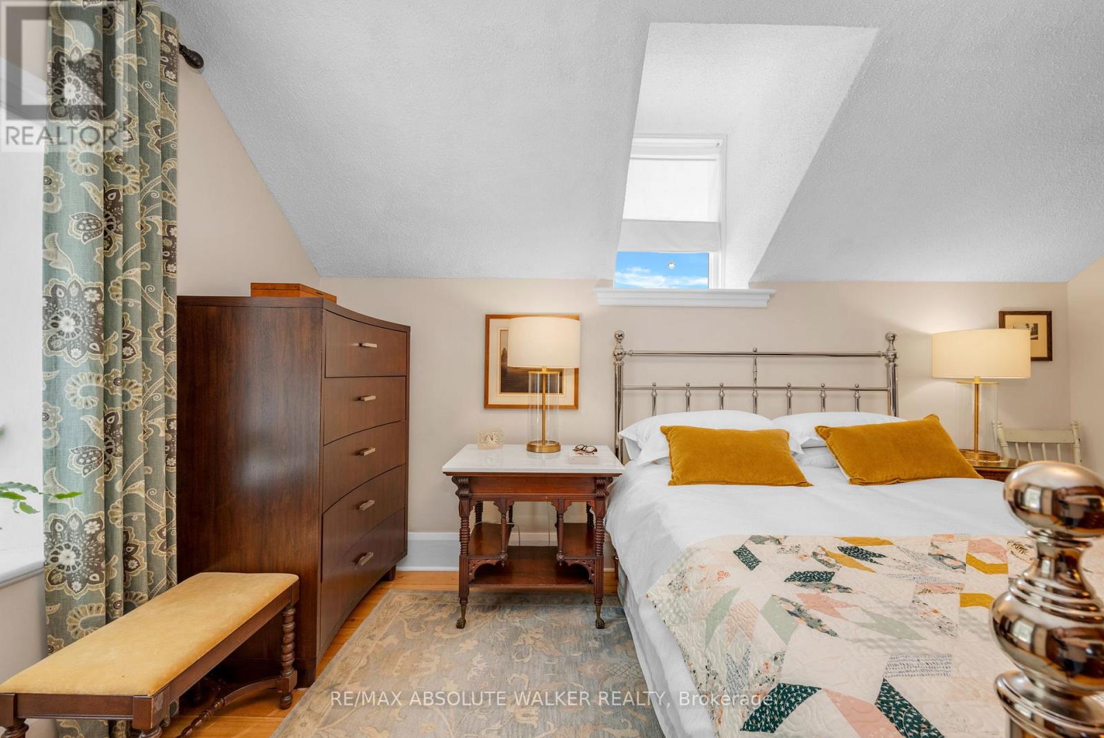 652 HENRY STREET W - 23