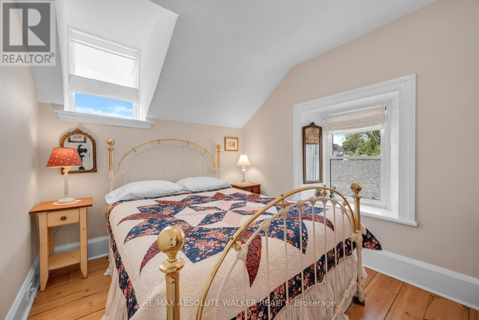 652 HENRY STREET W - 24