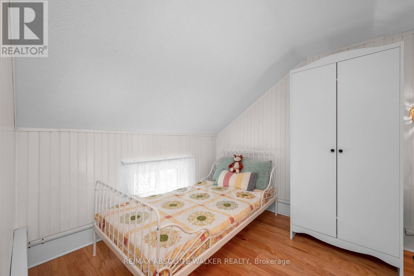 652 HENRY STREET W - 27