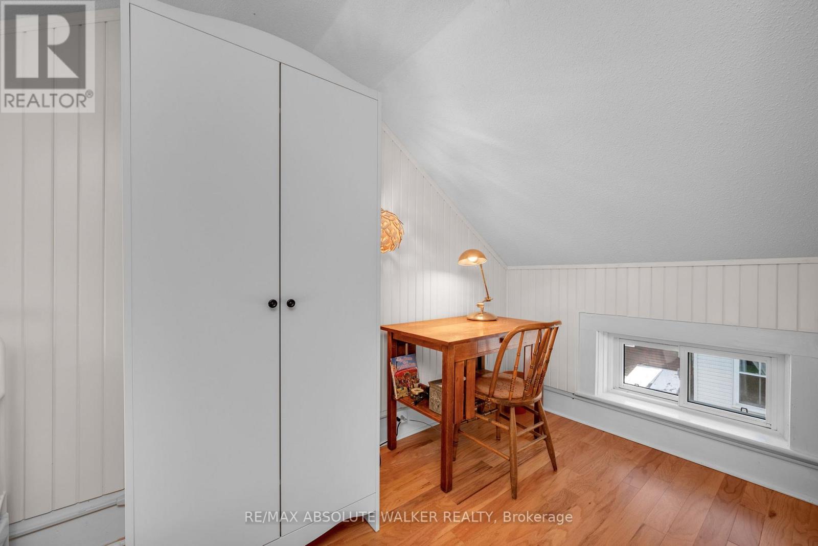 652 HENRY STREET W - 28