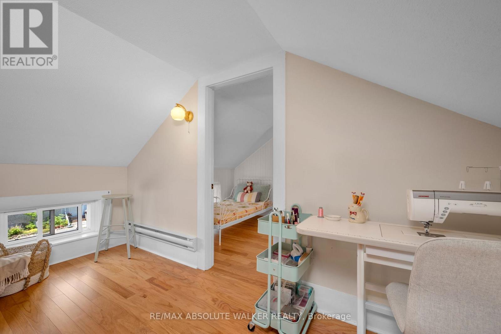 652 HENRY STREET W - 29