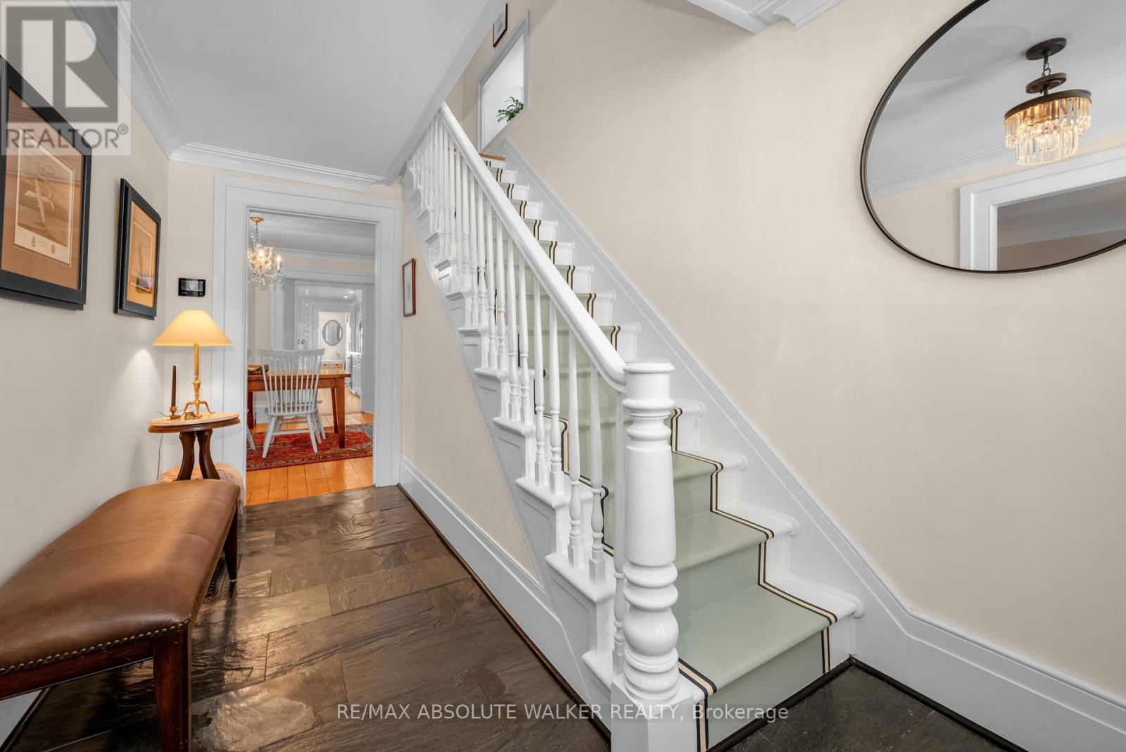 652 HENRY STREET W - 3