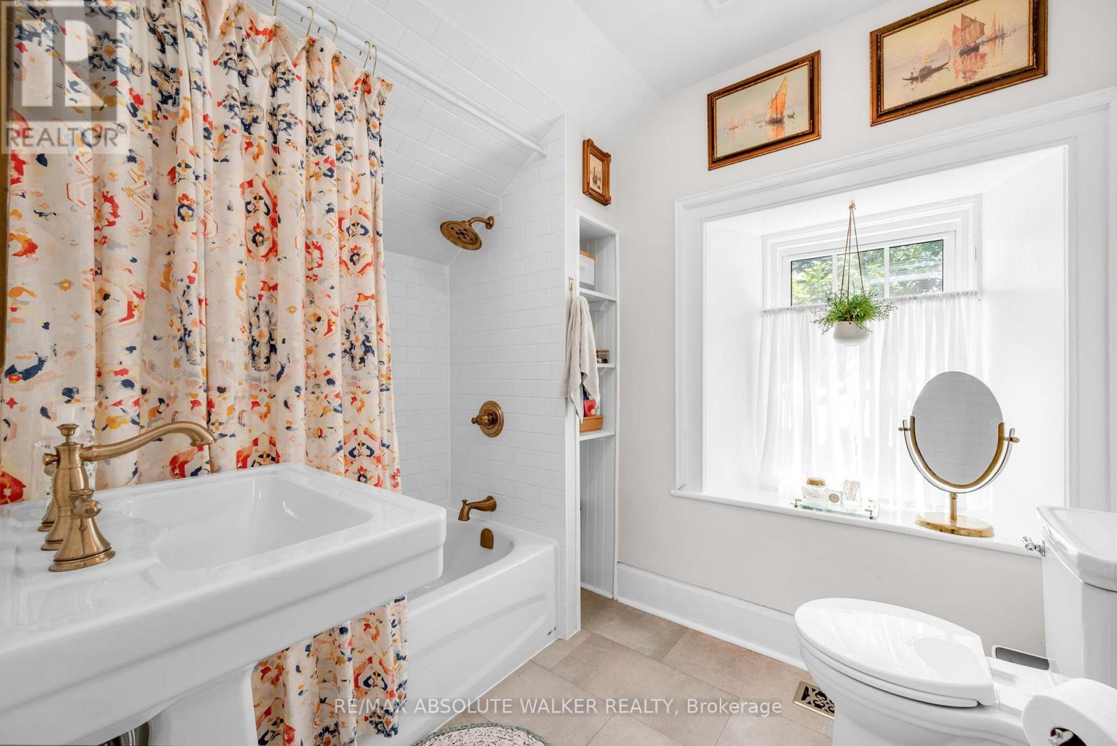 652 HENRY STREET W - 30