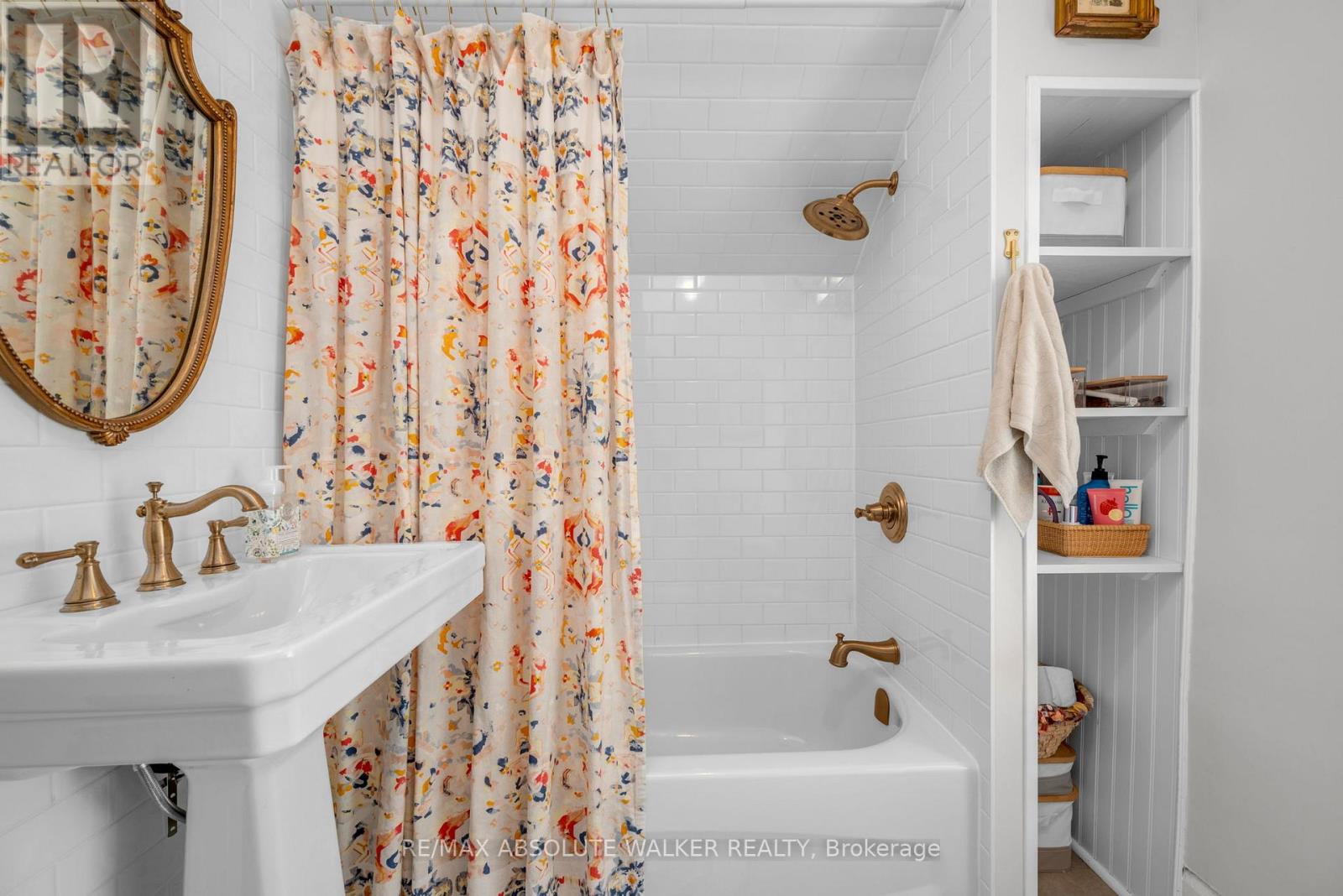 652 HENRY STREET W - 31