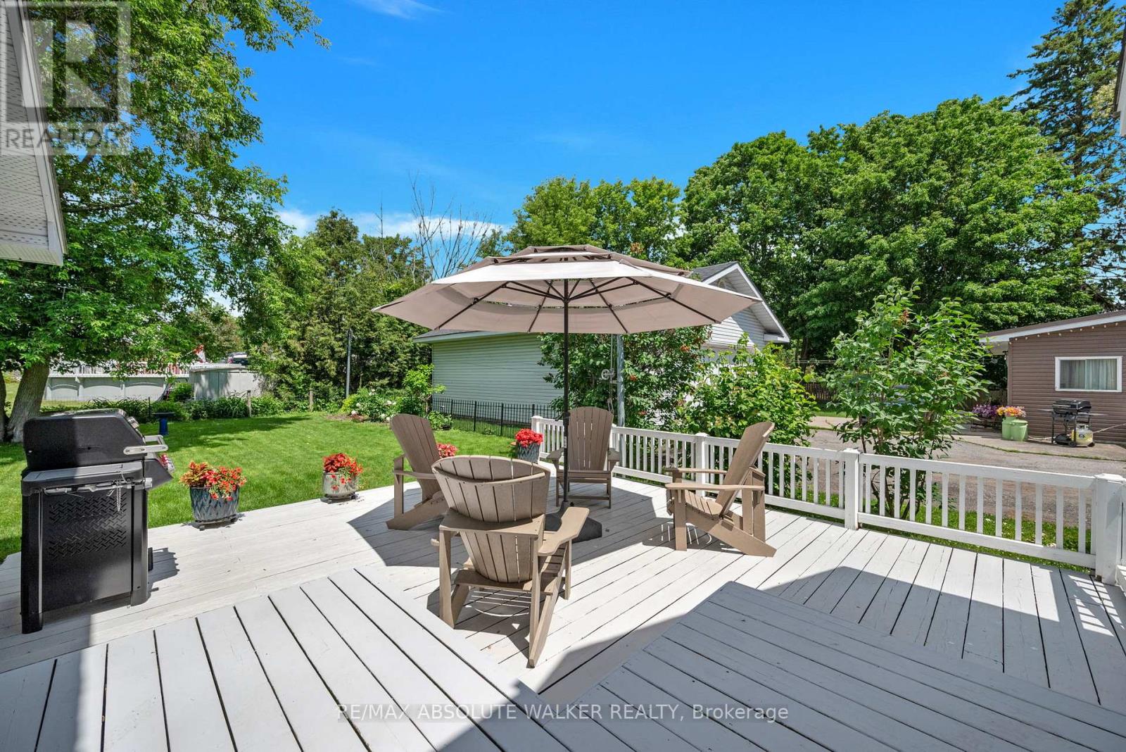 652 HENRY STREET W - 35
