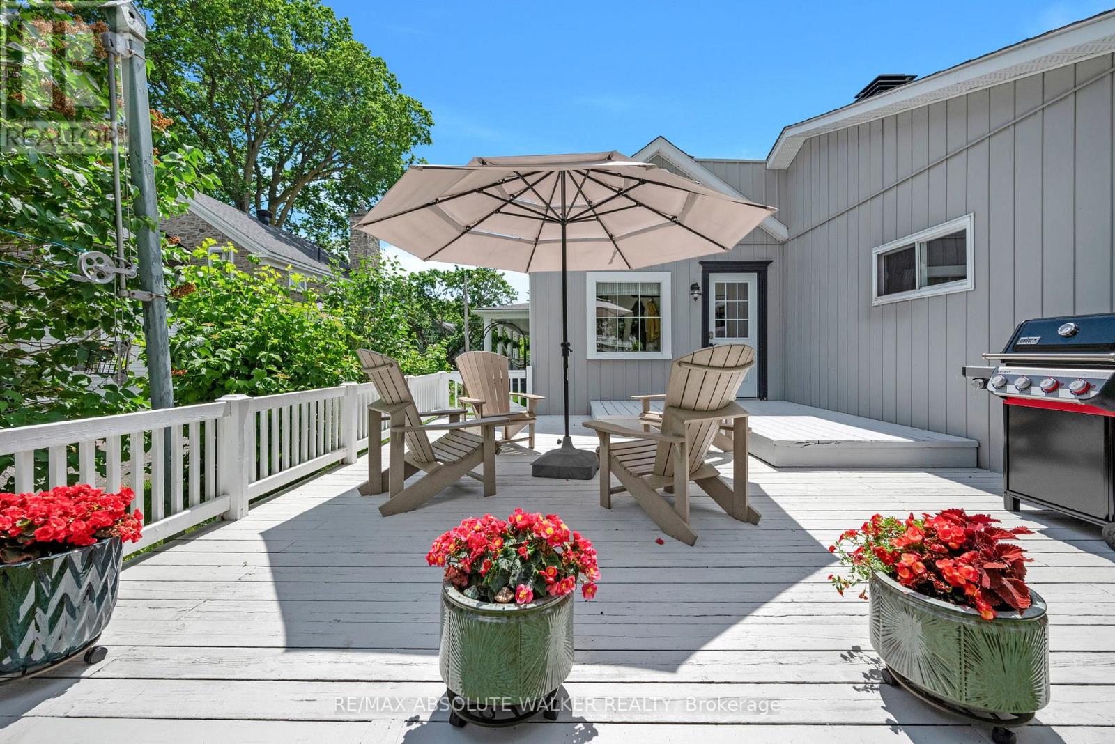 652 HENRY STREET W - 36