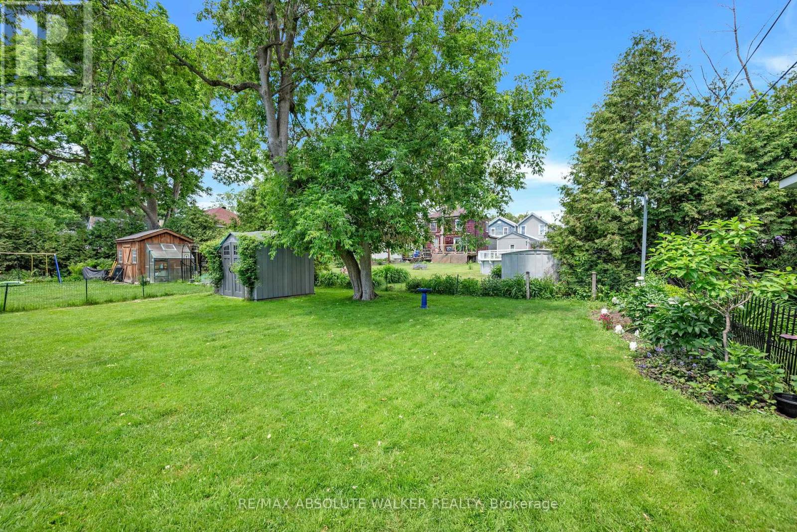 652 HENRY STREET W - 37