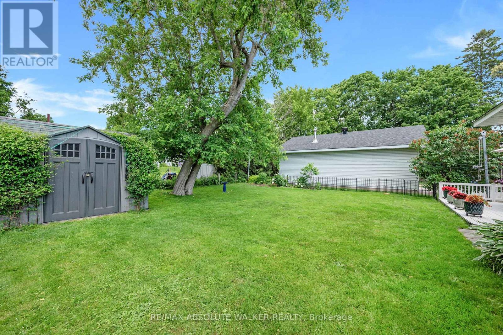 652 HENRY STREET W - 38