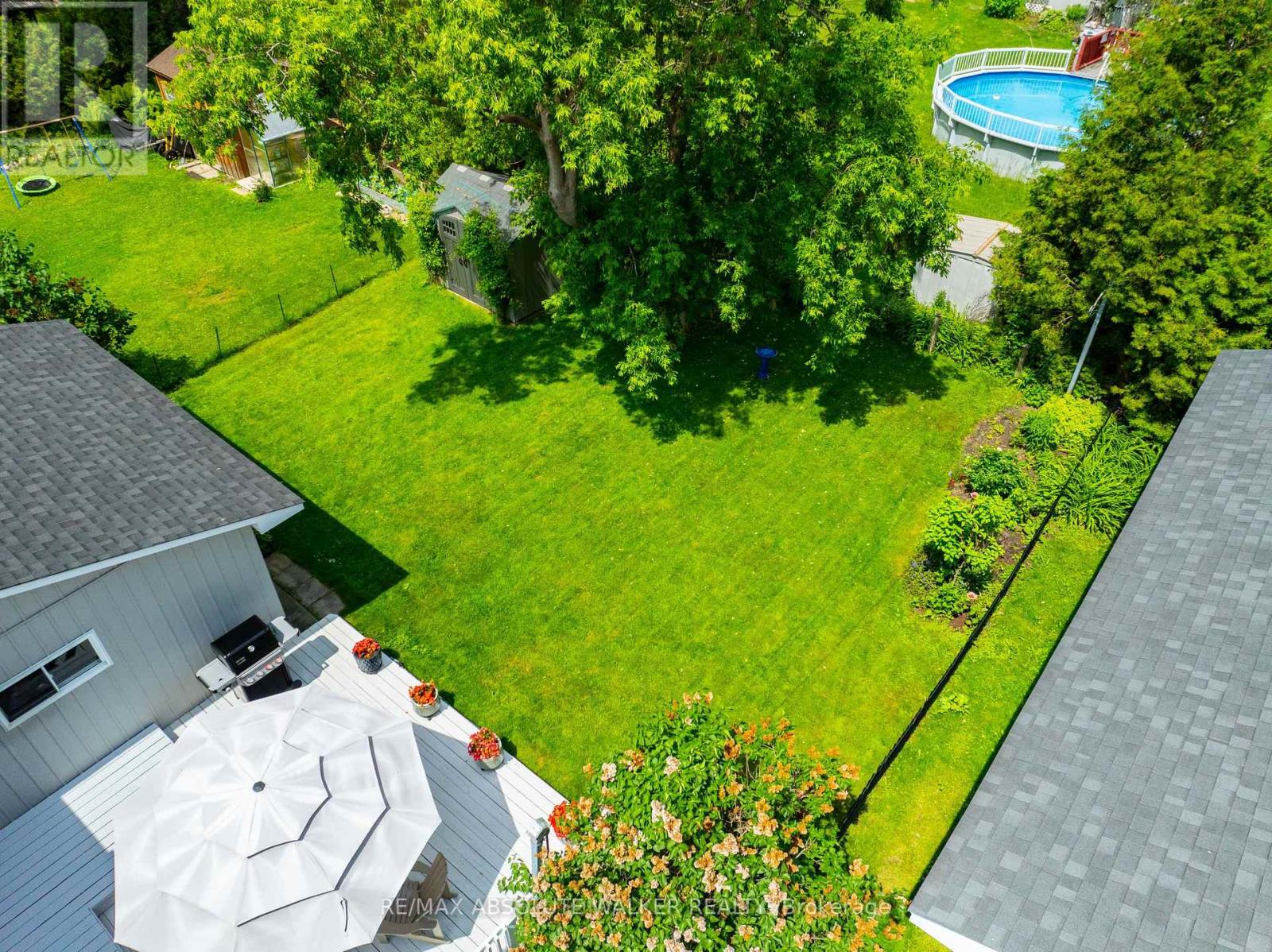 652 HENRY STREET W - 42