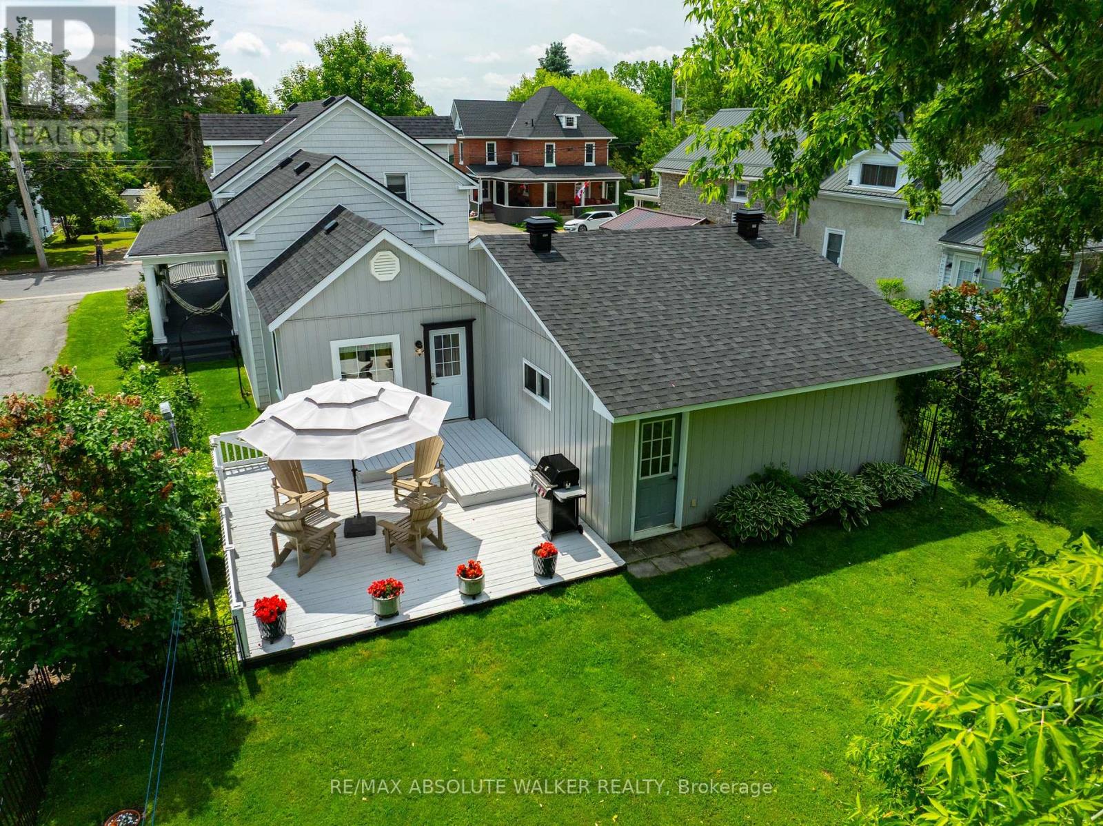 652 HENRY STREET W - 43
