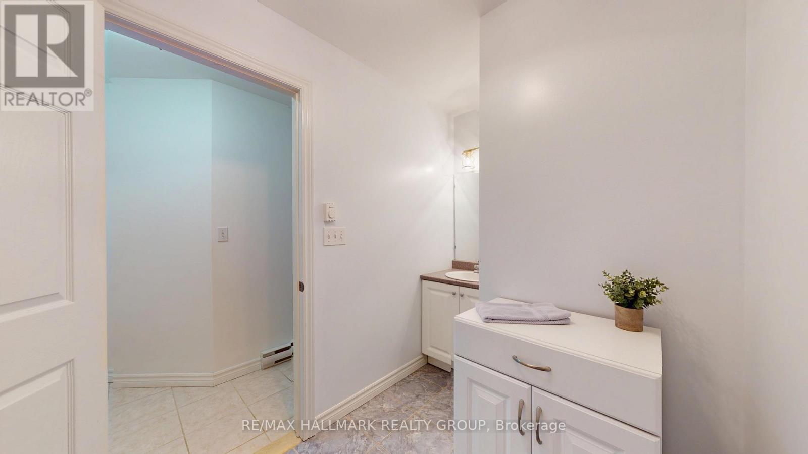 #1102 237 OAK STREET W - 24