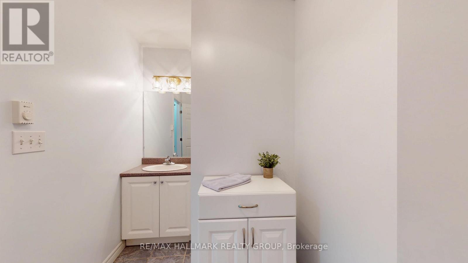 #1102 237 OAK STREET W - 25