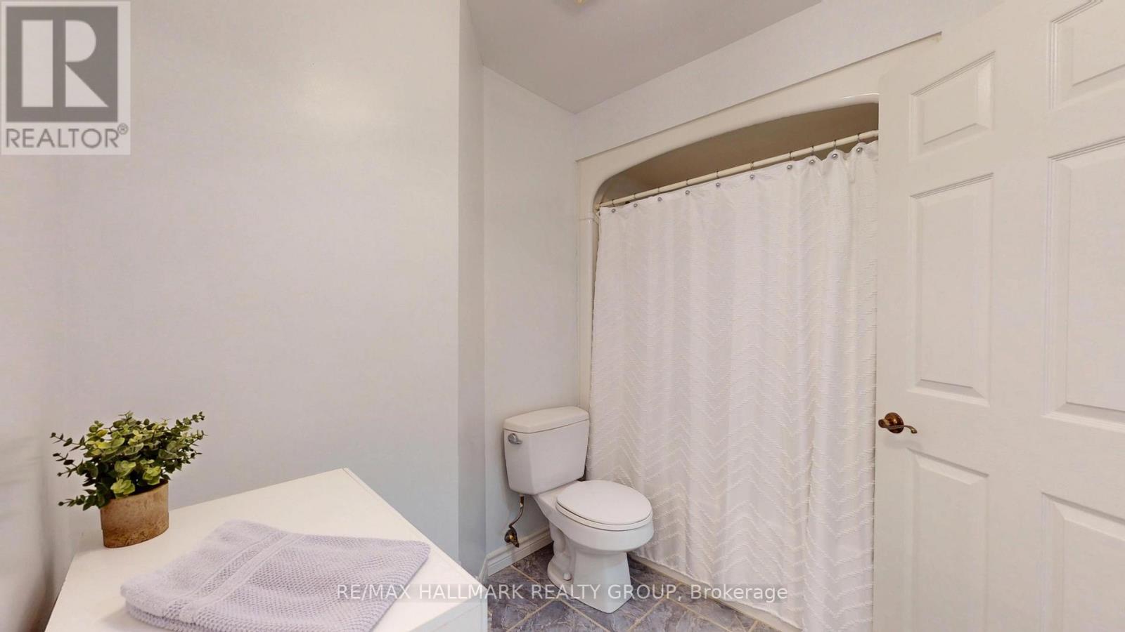 #1102 237 OAK STREET W - 26